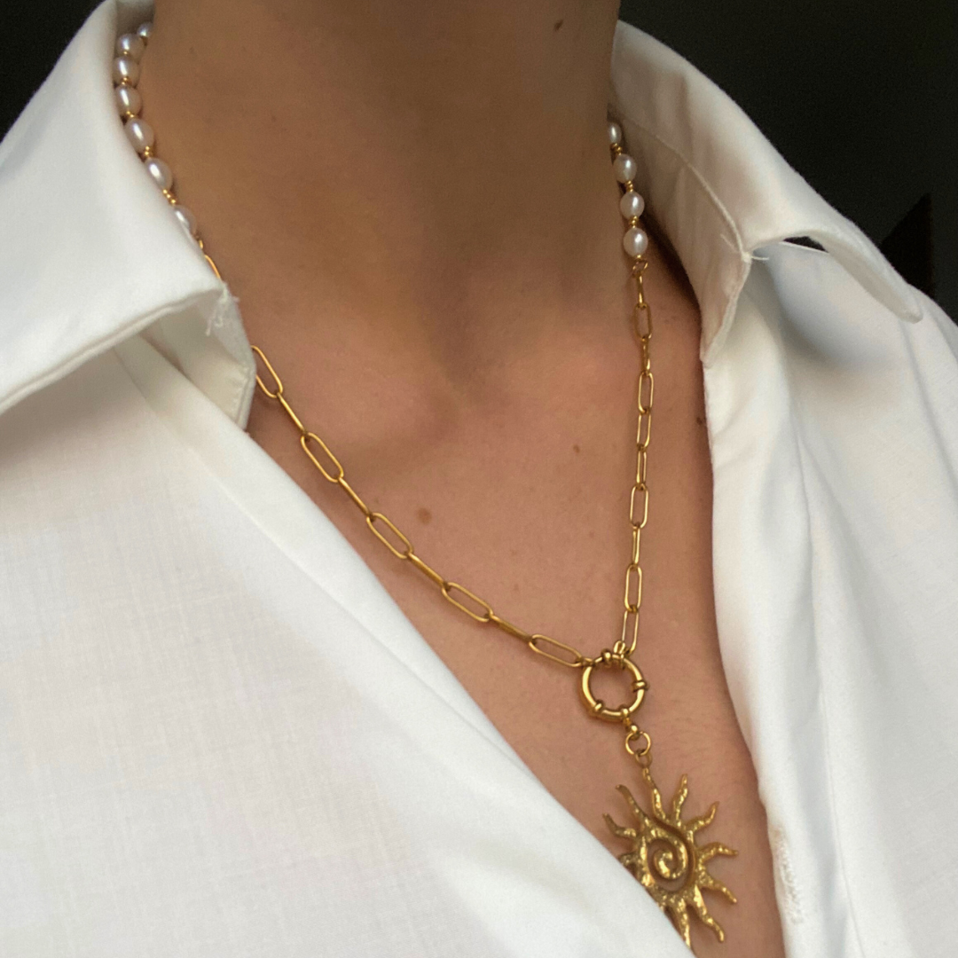 Collier Marseille – perles d’eau douce et acier doré – Solera
