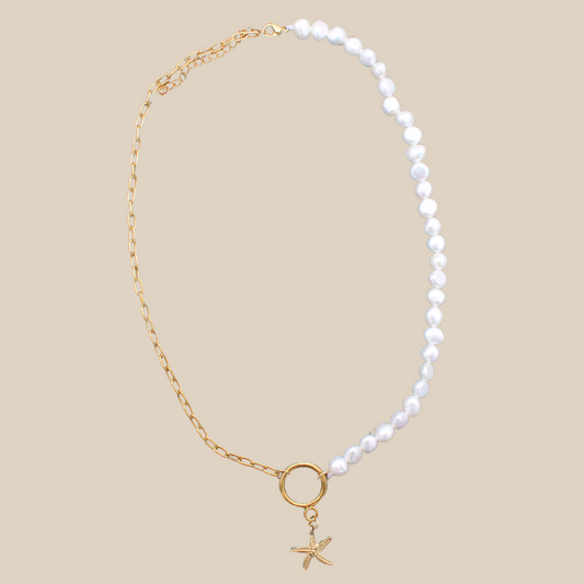 Collier Étoile avec perles d’eau douce et acier doré – Solera