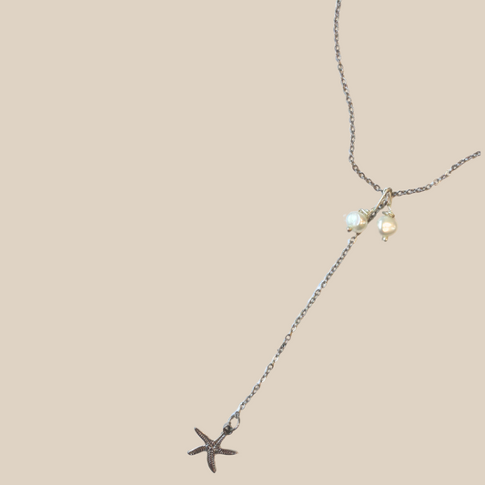 Collier Nassau en Y – perles d’eau douce et acier doré